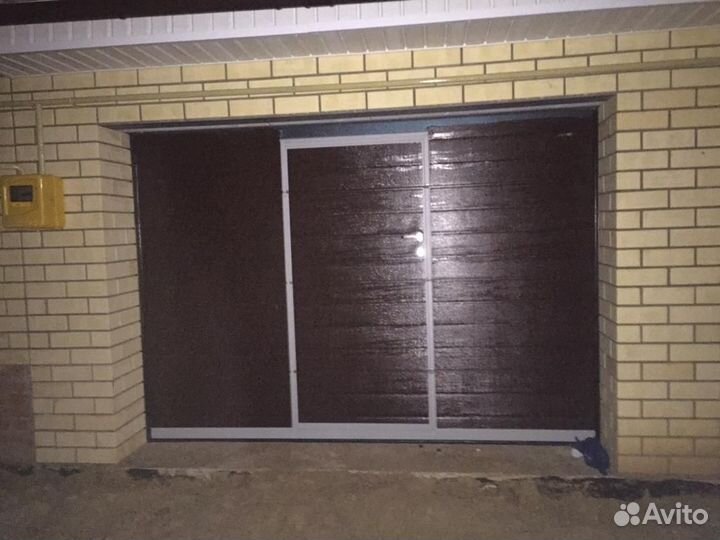 Секционные гаражные ворота DoorHan Alutech