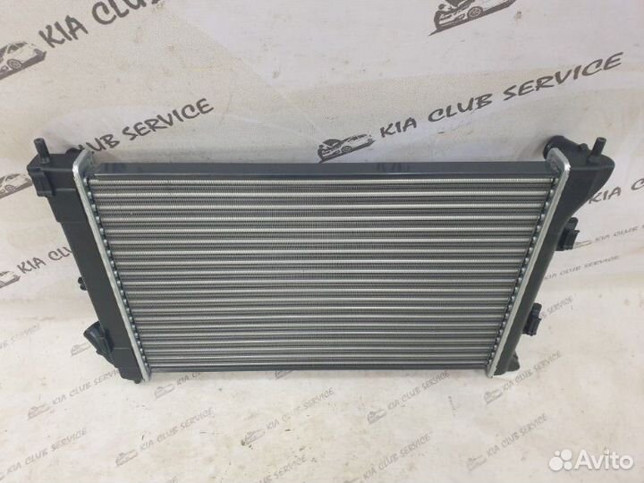 Радиатор охлаждения двигателя Kia Ceed JD