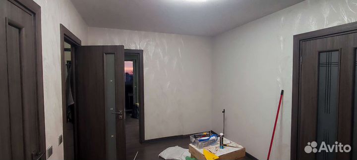 Поклейка обоев, сантехника, пол