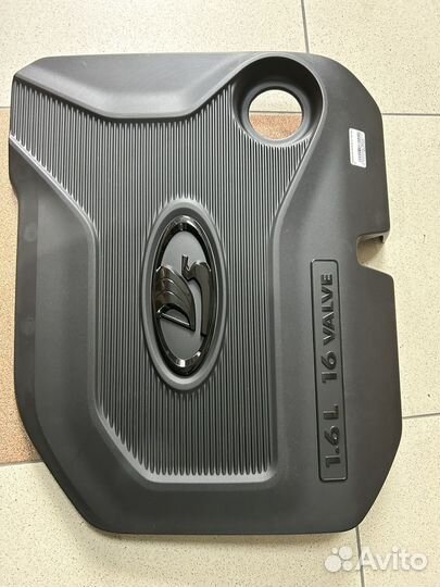 Крышка двигателя