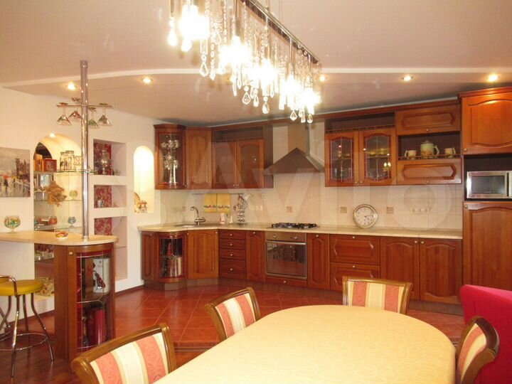 3-к. квартира, 121 м², 4/9 эт.