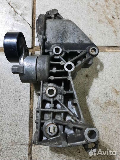 Кронштейн генератора Renault megan scenic 1,5 k9k