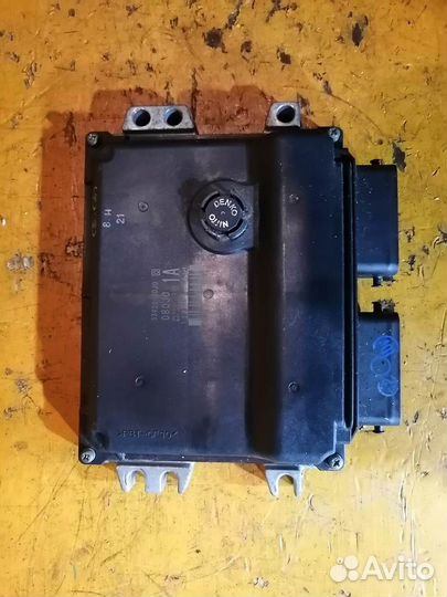 Блок управления двс Suzuki SX4 33920-80J00 YA11S