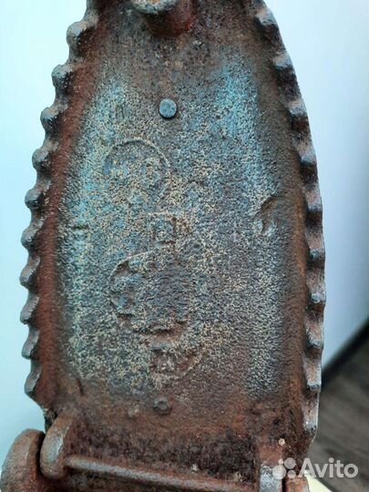 Угольный утюг