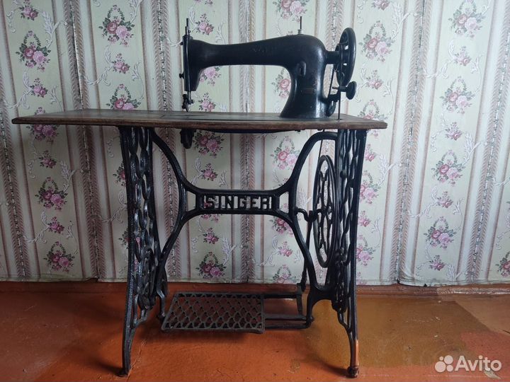 Антикварная швейная машинка singer