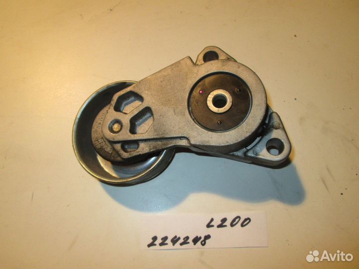 Ролик-натяжитель ремня