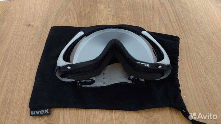 Горнолыжные очки uvex