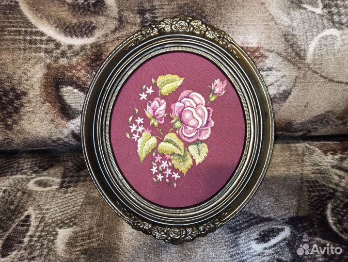 Картина вышитая гладью