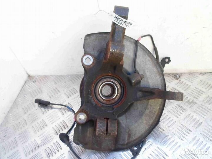 Цапфа/кулак поворотный передний правый Mitsubishi