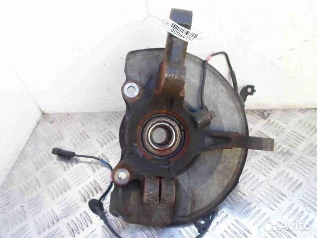 Цапфа/кулак поворотный передний правый Mitsubishi