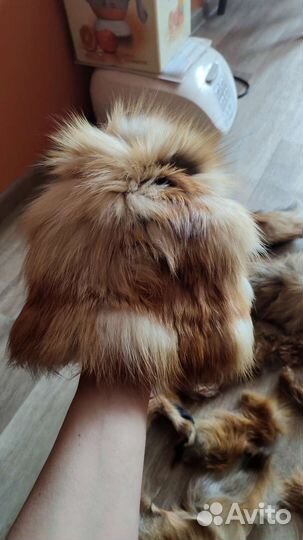 Куски лисы и шапка из лисы меховая