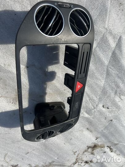 Рамка магнитолы volkswagen Golf Plus