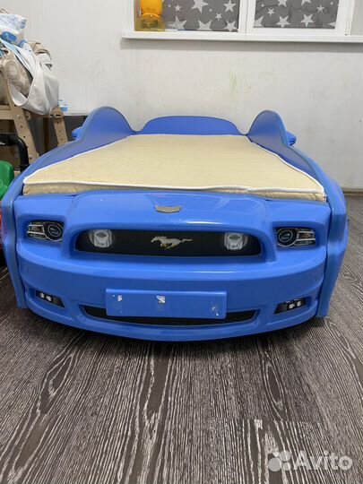 Детская кровать машина