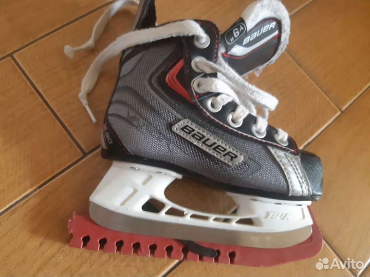 Хоккейные коньки bauer