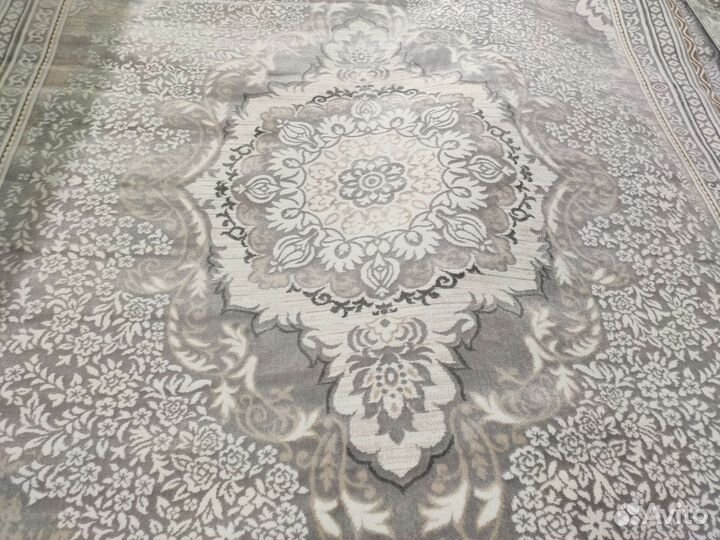 Ковёр 2,5 на 3,5 на пол