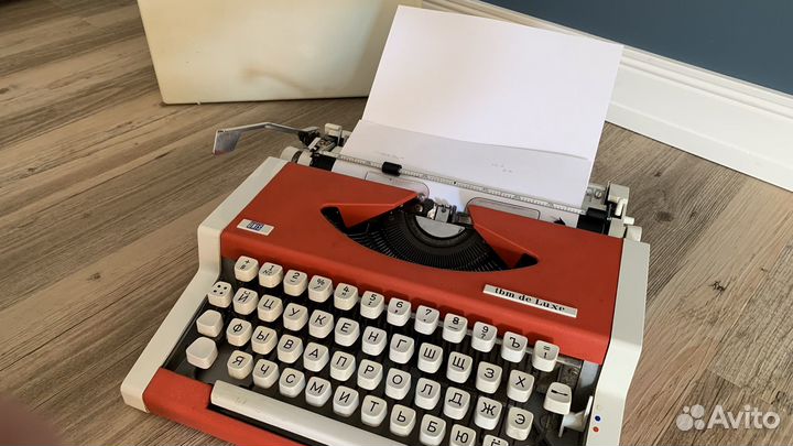 Старая печатная машинка механическая из СССР