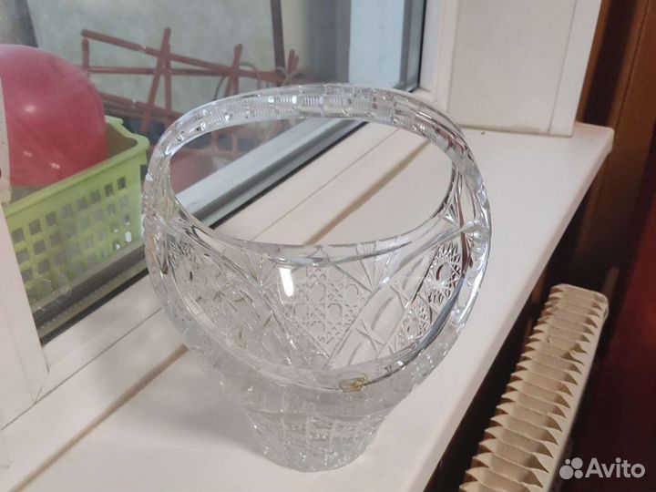 Хрустальная конфетница с ручкой