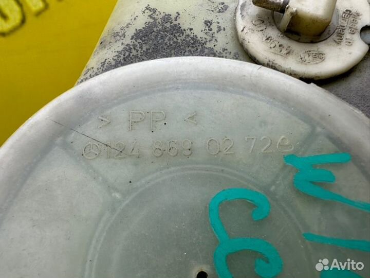 Бачок стеклоомывателя Mercedes-Benz W124 M102 2.3