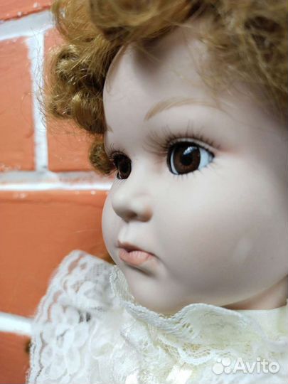 Кукла фарфоровая коллекционная