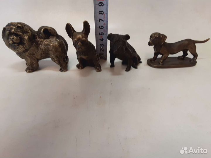 Бронзовые статуэтки, литые. Собаки