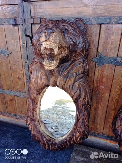 Зеркало в дереве