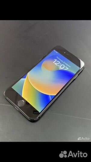 iPhone 8, 64 ГБ