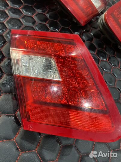 Задний левый фонарь Mercdes w212