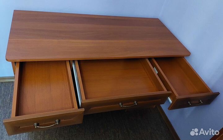 Письменный стол