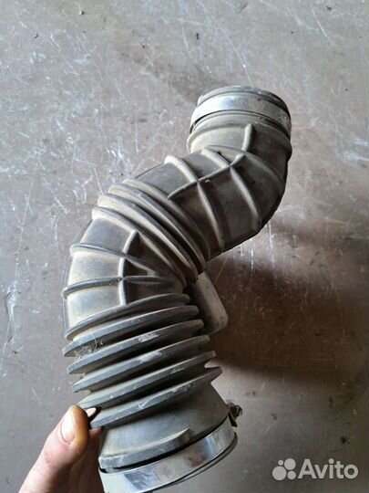 Патрубок воздушного фильтра Volvo S80