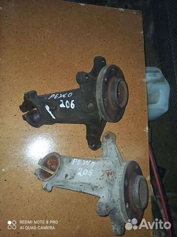 Поворотный кулак Peugeot 206