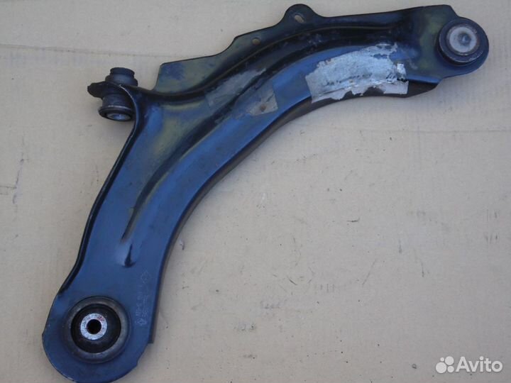 Рычаг передний нижний Рено Меган Сценик 2