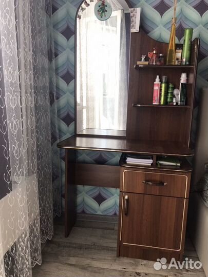 Продам дамский столик