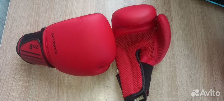 Боксёрские перчатки 8oz и шлем Decathlon