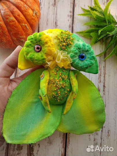 Чердачная лимонная моль