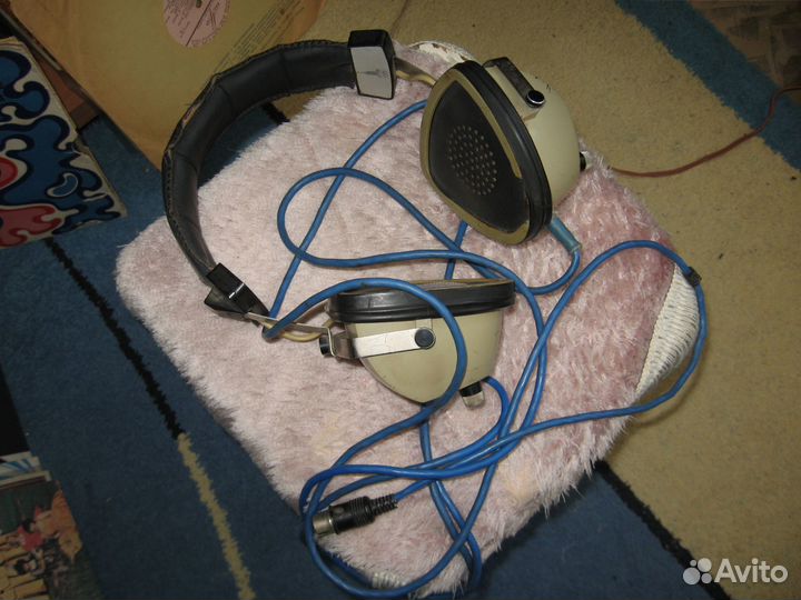 Кассеты и CD + колонки Маяк и наушники