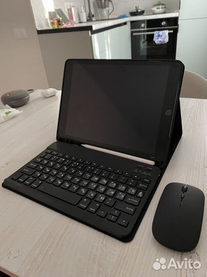 Чехол-клавиатура для iPad