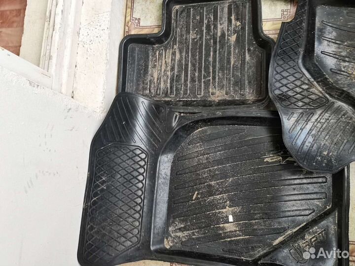 Автомобильные коврики резиновые