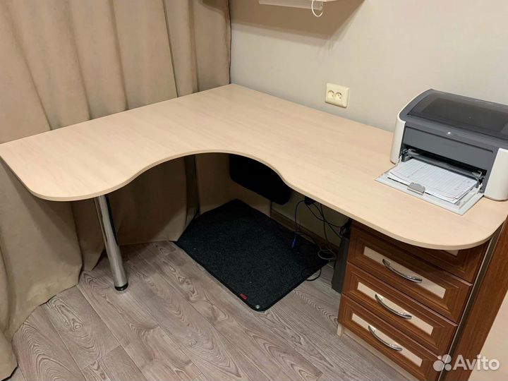 Школьный уголок