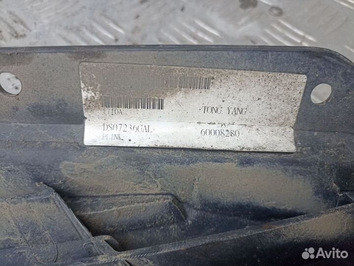 Решётка радиатора левая Nissan Primera P12