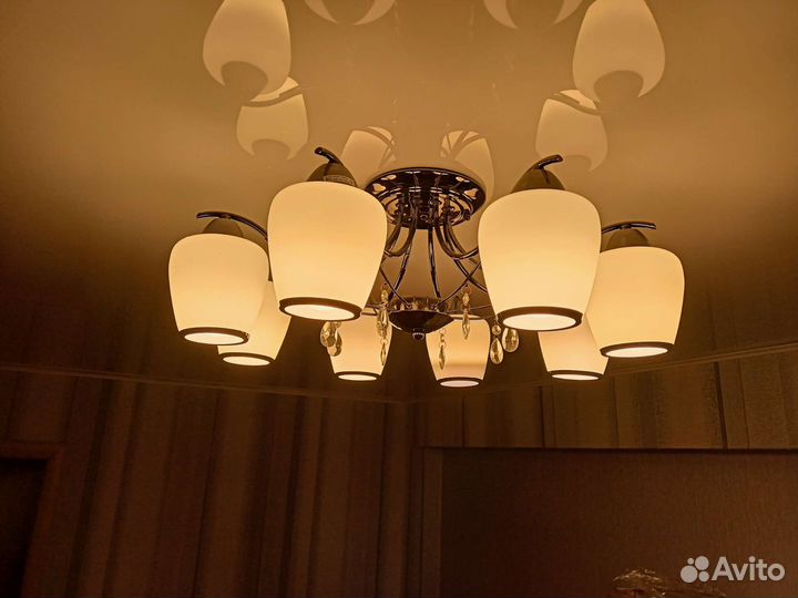 Люстра с лампочками