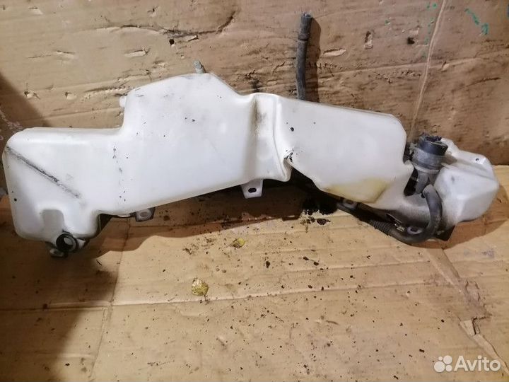 Бачок омывателя Mitsubishi Pajero