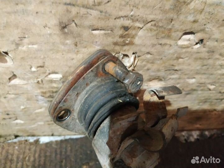 Кулак поворотный передний правый ваз (LADA) 2121