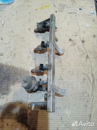 Рейка топливная (рампа) Opel Vectra