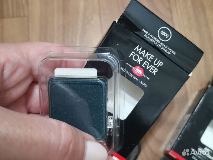 Тени однушки Make up for ever