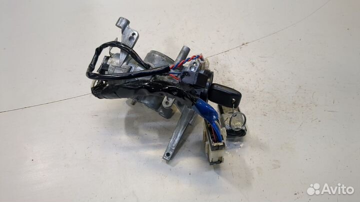 Замок зажигания Isuzu Trooper, 2002