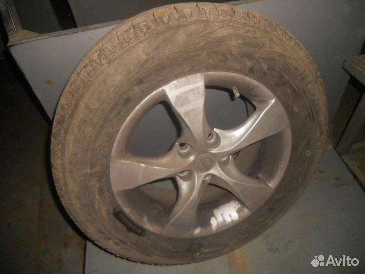 Bridgestone Blizzak DM-V1 215/65 R17