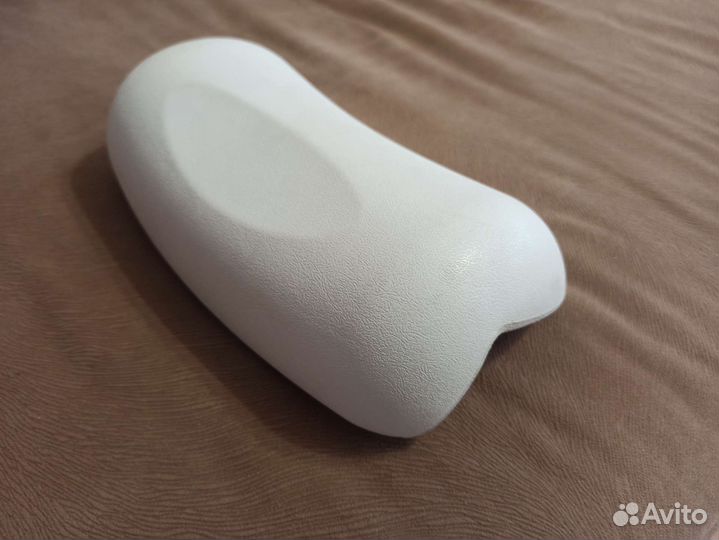 Подголовник в ванную на присосках