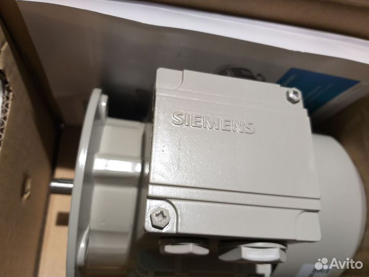 Двигатель siemens 1LE1002-0BB32 / 1LE1002-0CB22
