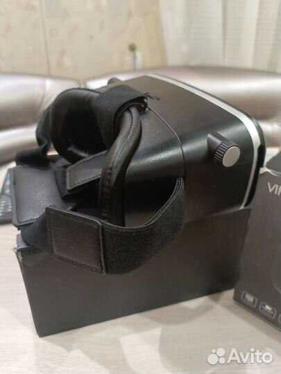 Virtual reality glasses