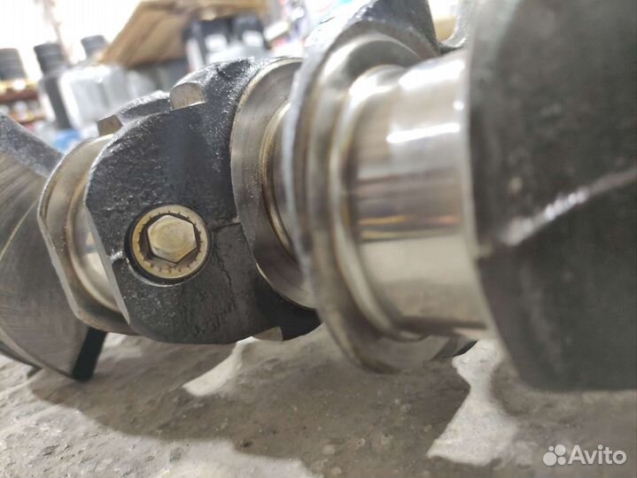 Вал коленчатый 